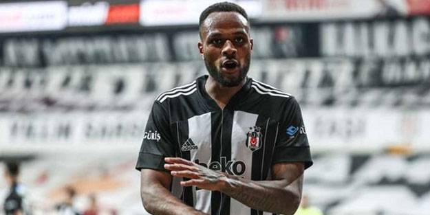 Beşiktaş'ın yıldız golcüsü sakatlandı