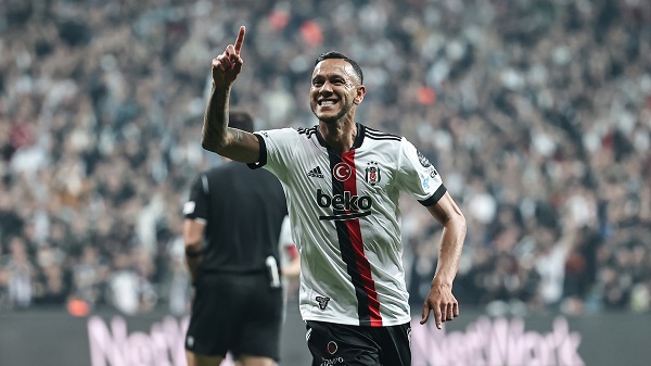 Beşiktaşlı futbolcu deprem bölgesine gitti! Josef de Souza kararını verdi