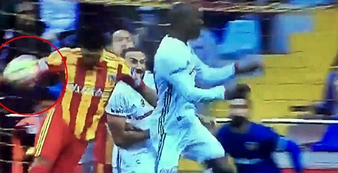 Beşiktaşlı futbolculardan Göçek'e penaltı isyanı!