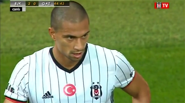 Beşiktaşlı futbolcuların formasındaki ayrıntı