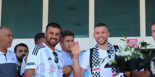 Beşiktaşlı o futbolcu ile ilgili flaş gelişme! Niye geldiği merak ediliyordu ve gidiyor....