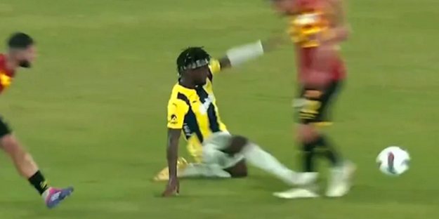 Beşiktaşlı taraftarlardan Saint-Maximin'in pozisyonuna kırmızı kart beklentisi! Bu nasıl bir hakemlik yorumu...