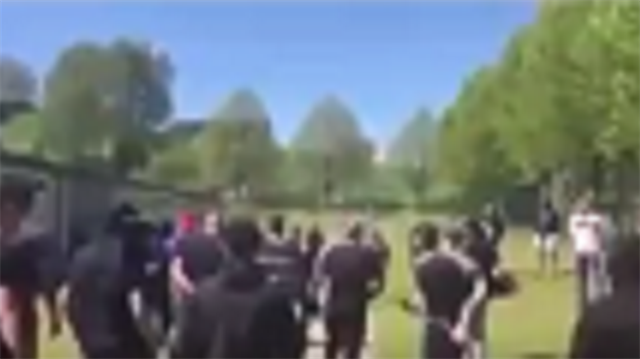 Beşiktaşlı ve Galatasaraylı taraftarlar birbirine girdi