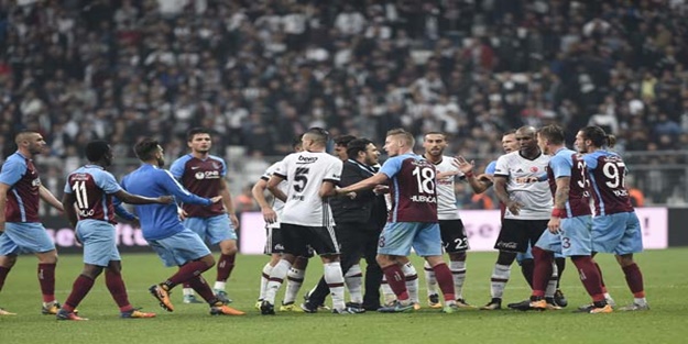 Beşiktaşlı ve Trabzonsporlu oyuncular maçtan sonra tartışma yaşadılar