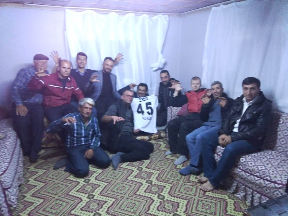 Beşiktaşlılardan Alirıza’ya forma sürprizi 