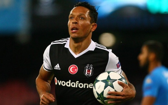 Beşiktaş'ta Adriano mutluluğu