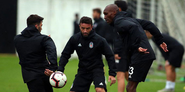 Beşiktaş'ta Atiba Hutchinson döndü, Adriano yok