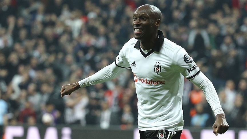 Beşiktaş'ta Atiba Hutchinson sakatlandı