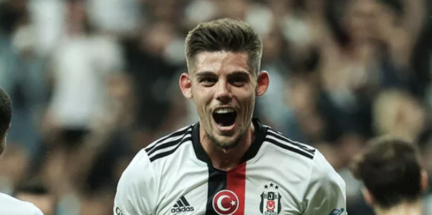 Beşiktaş'ta bir ayrılık daha gerçekleşti! Sırada kim var?