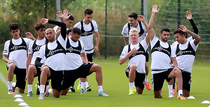 Beşiktaş'ta bir futbolcu daha gönderiliyor