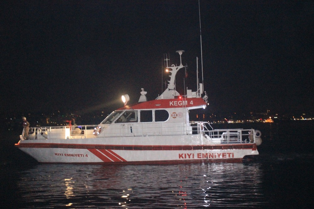 Beşiktaş’ta denize atlayan iki kişiden biri kayboldu 