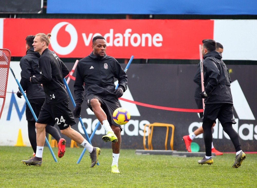 Beşiktaş’ta derbi hazırlıkları tam hız devam ediyor 