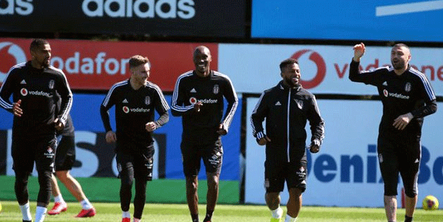 Beşiktaş'ta flaş gelişme! 2 yıldız Türkiye'den ayrıldı