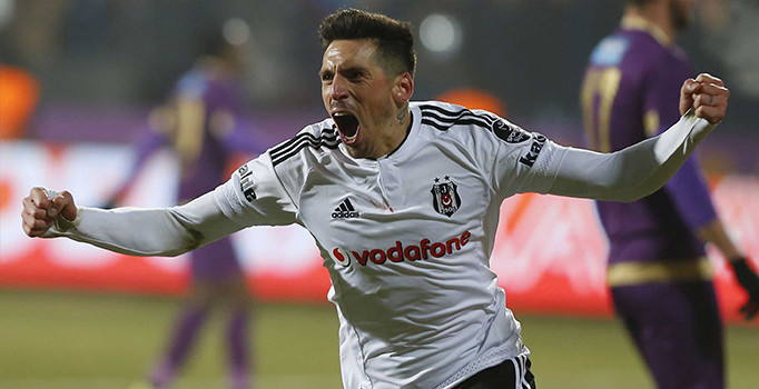 Beşiktaş'ta Jose Sosa krizi sona erdi