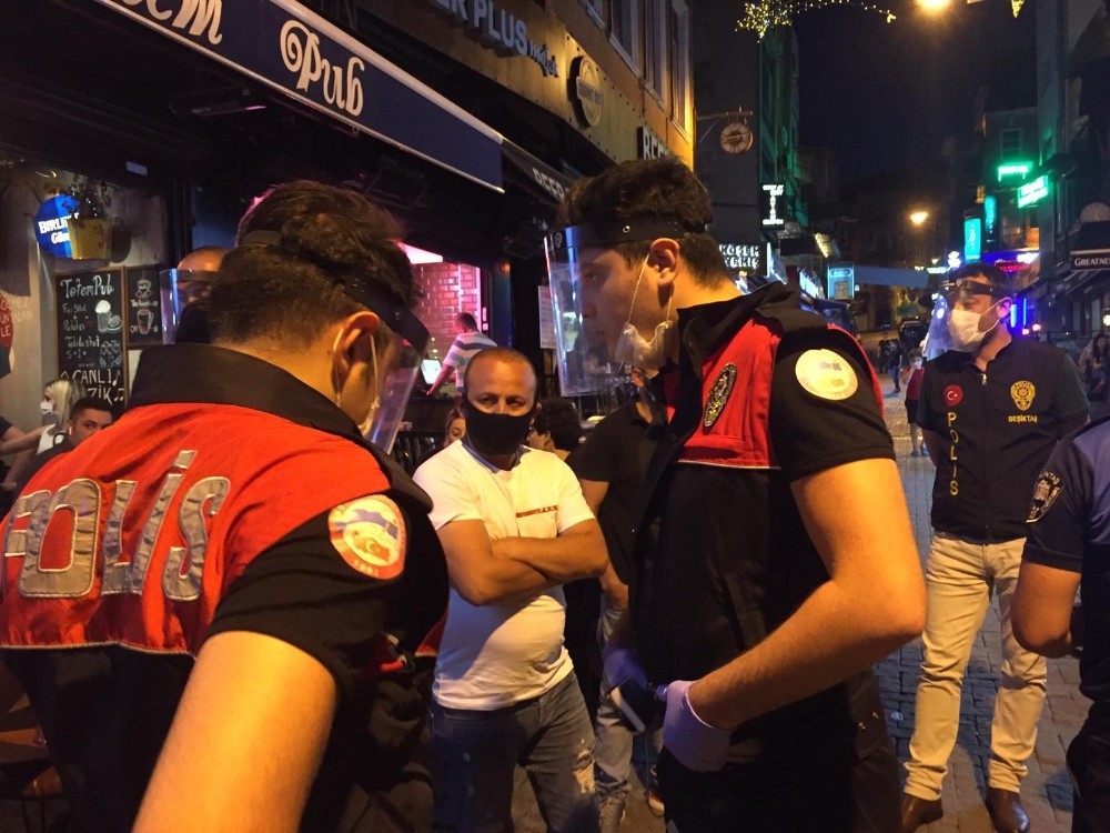 Beşiktaş’ta kafe ve barlara ‘yeni normal’ denetimi 