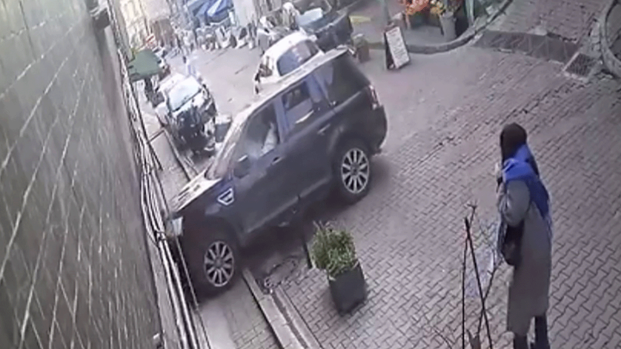 Beşiktaş'ta korkutan kaza: Anne şoka girdi, çocuklar büyük korku yaşadı!