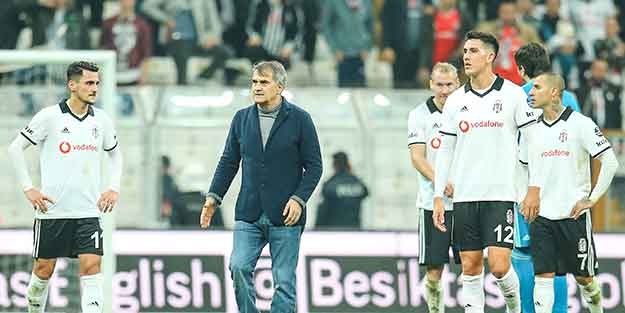 Beşiktaş'ta kriz büyüyor! Taraftardan protesto