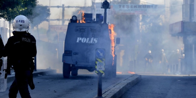 Beşiktaş'ta marjinaller polise saldırdı