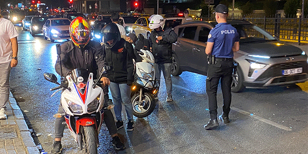 Beşiktaş'ta motosiklet sürücülerine yönelik polis denetimi gerçekleştirildi