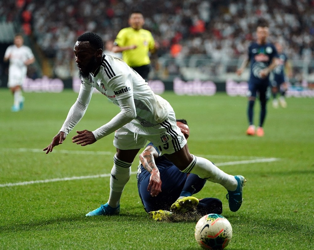 Beşiktaş’ta N’Koudou sakatlandı 