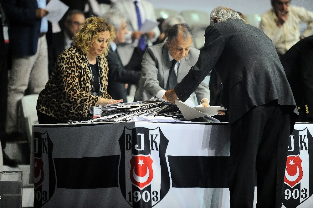 Beşiktaş’ta oylar sayılıyor 