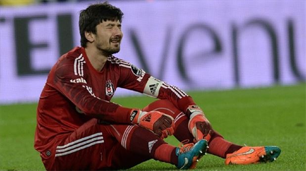 Beşiktaş'ta Tolga sakatlandı