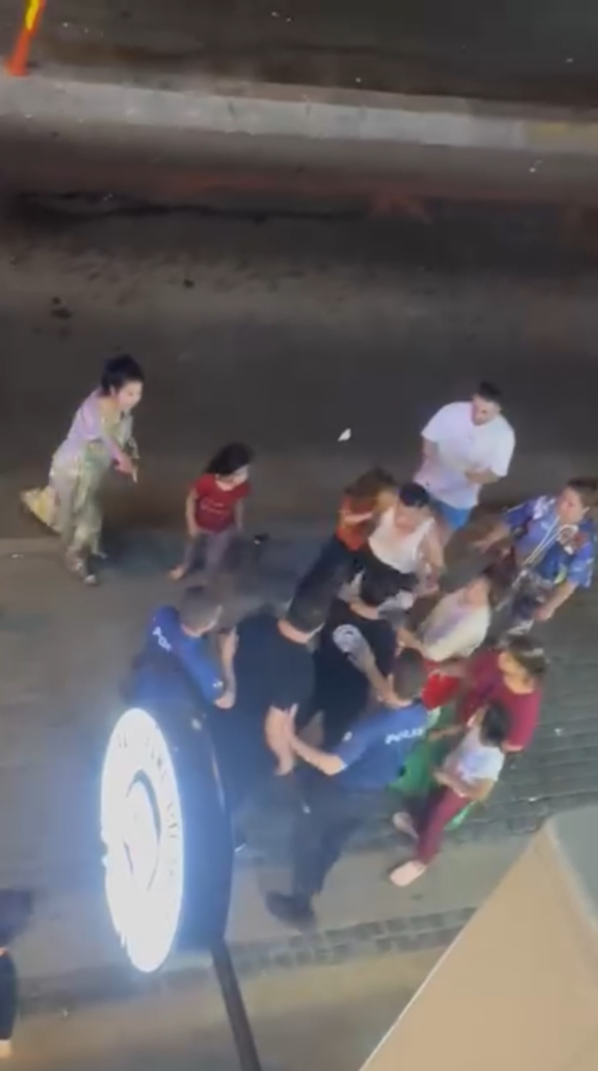 Beşiktaş’taki ünlü pilavcıda "bedava yemek" kavgası kamerada