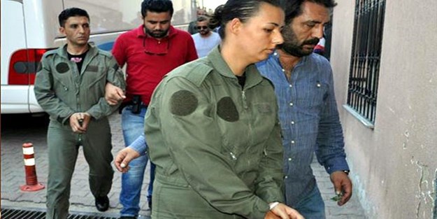 Besle kargayı, oysun gözünü!