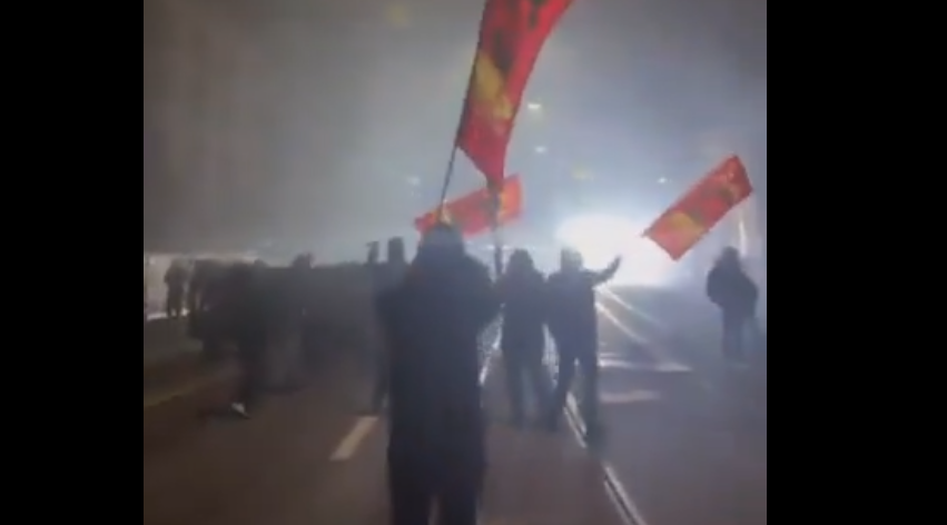 Beslediği karga gözünü oydu! İsviçre terör örgütünün saldırılarıyla savaş alanına döndü!