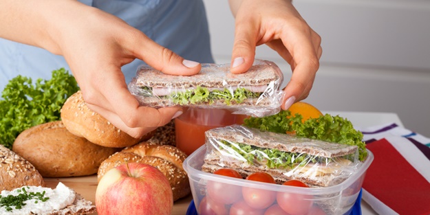 Beslenme çantası hazırlarken...