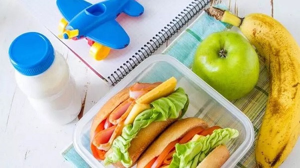 Beslenme çantasına ne konur? Okulun ilk konu beslenmeye ne hazırlanır?