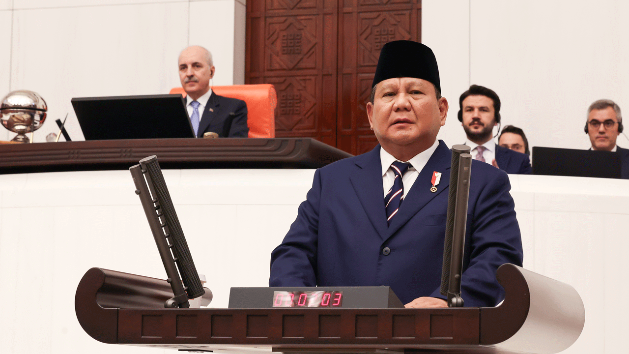 Besmele ve Osmanlı ile yüzleri düşen CHP’liler Atatürk’ü duyunca coştu!