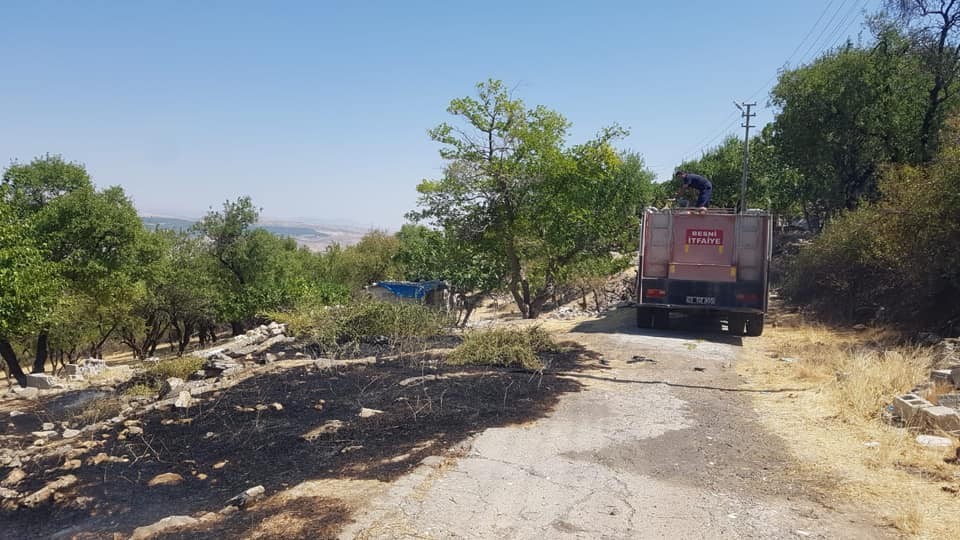 Besni’de anız yangını 