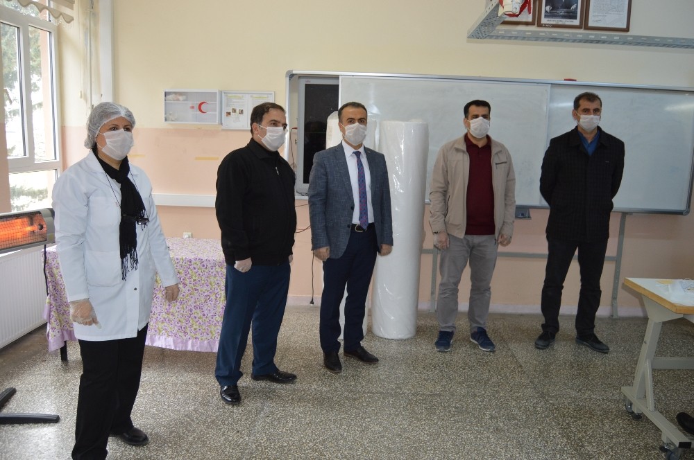 Besni’de maske üretimi başladı 