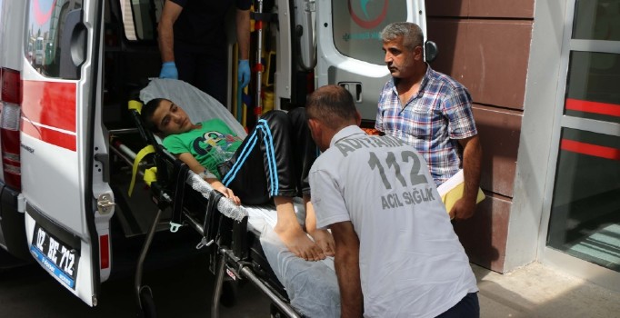 Besni'de otomobil devrildi: 1 ölü, 3 yaralı