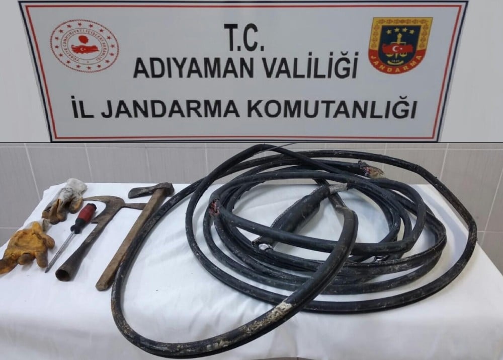 Besni’de suçüstü yakalanan kablo hırsızları tutuklandı 