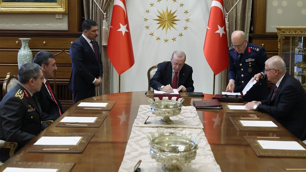 Beştepe’de kritik toplantı sona erdi! YAŞ kararları açıklandı