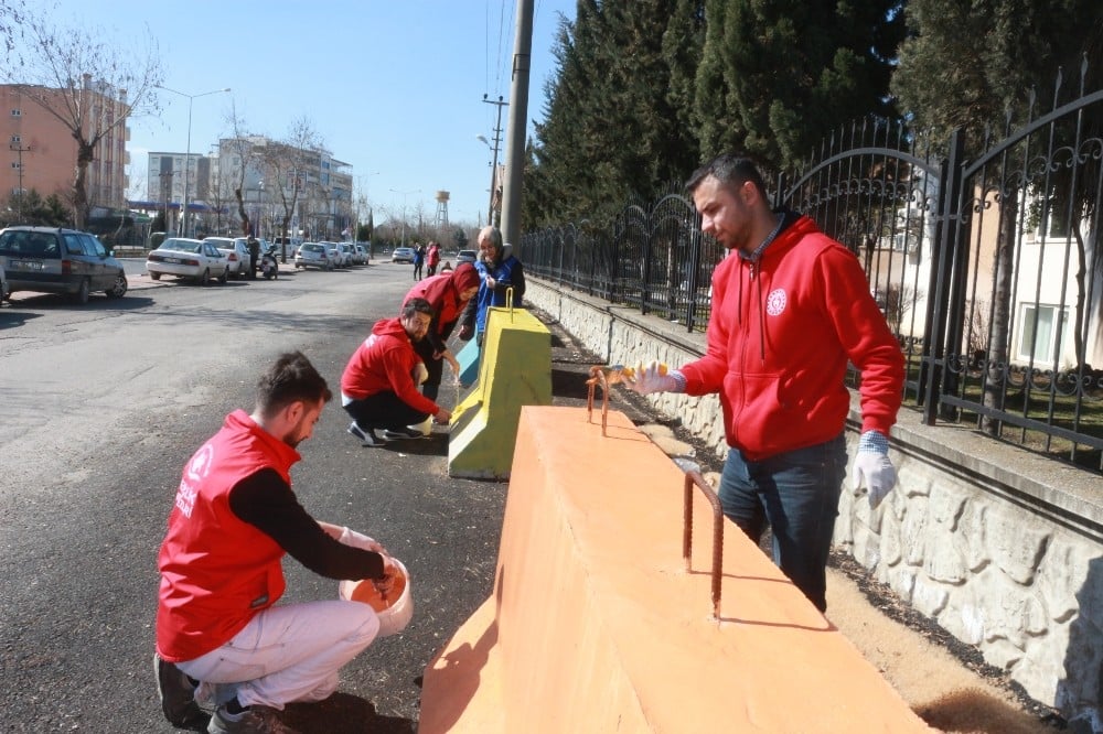 Beton bariyerlere tarihi motifler 