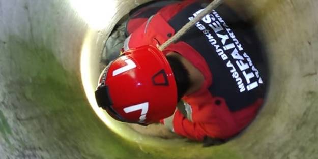 Beton büzün içinde sıkışan keçi kurtarıldı