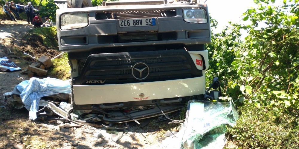 Beton mikseri devrildi: 1 ölü 