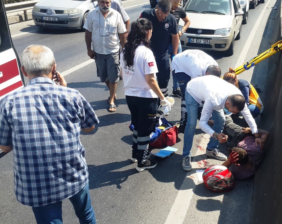 Beton mikseri ile çarpışan motosiklet sürücüsü yaralandı 