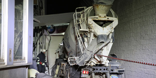 Beton mikseri köprüden düştü 3 kişi yaralandı