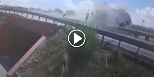 Beton mikseri köprüden düştü!