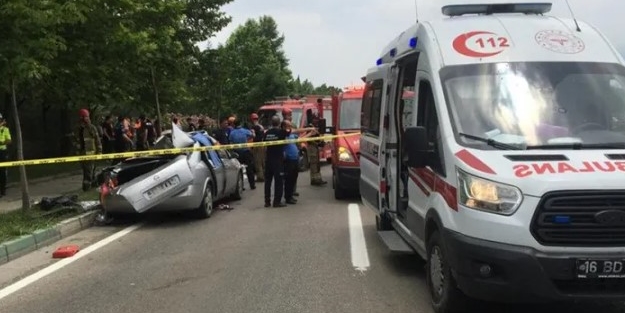 Beton mikseri otomobilin üzerine devrildi! Ölüler ve yaralılar var