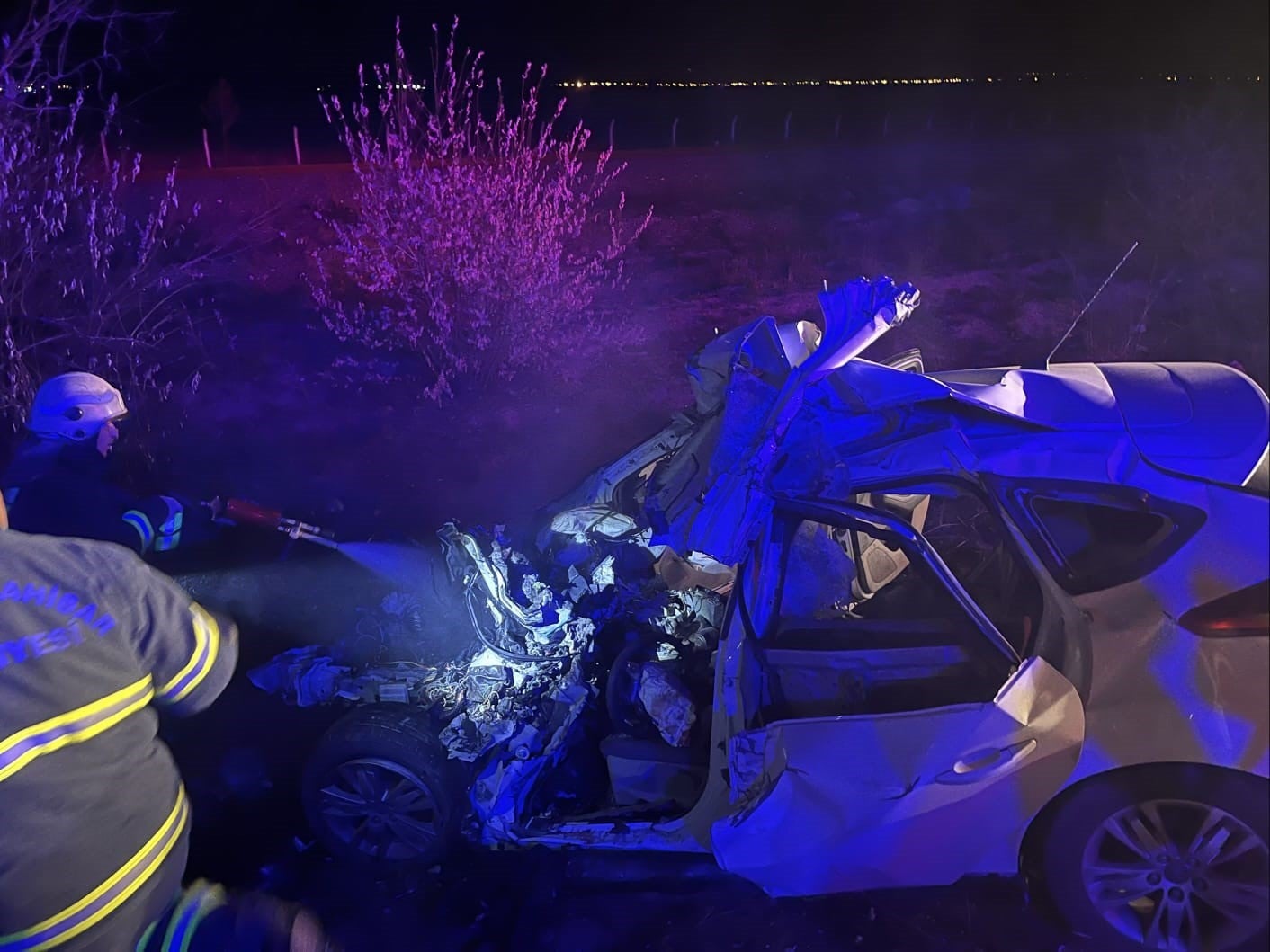 Beton mikserine çarpan otomobil sürücüsü hayatını kaybetti