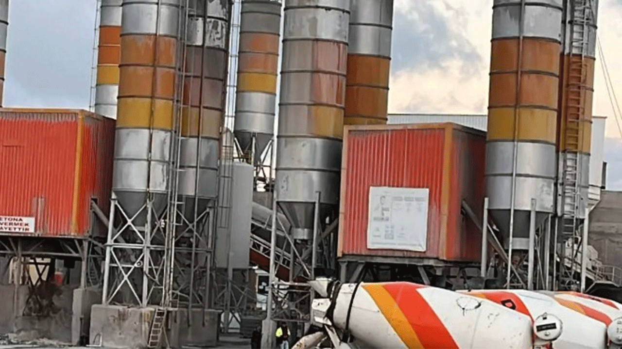 Beton mikserine düşen gencin feci sonu: Cansız bedenine ulaşıldı!