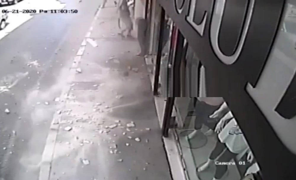 Beton parçalarının altında kalmaktan son anda kurtuldu 