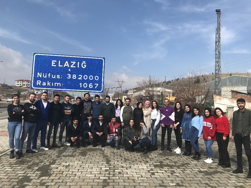 BEÜ Kızılay Öğrenci Topluluğu Elazığ’daki minik kalplere dokundu 