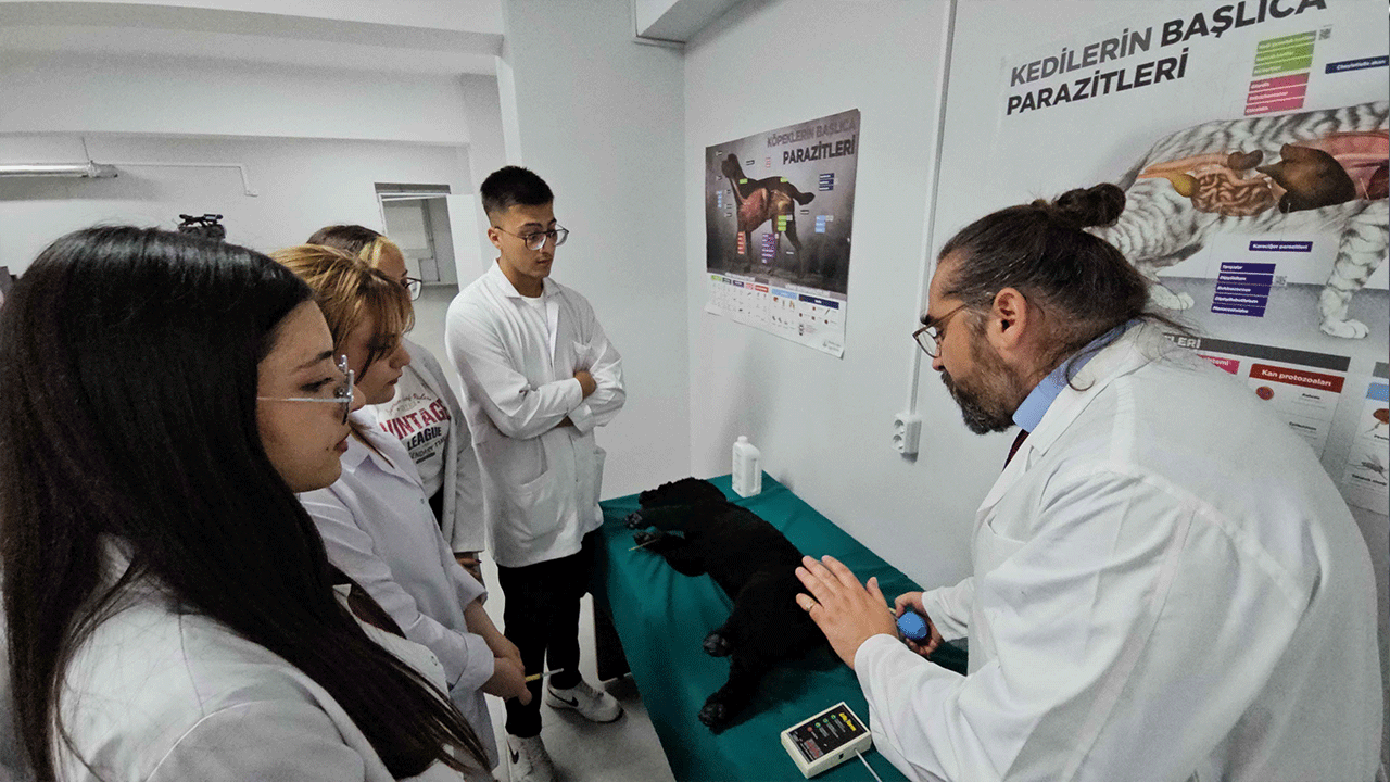 BEÜ’den Türkiye’ye örnek! Meslek yüksekokulunda ilk kez donanımlı klinik laboratuvar