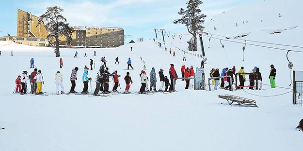 Beyaz altın toprakla buluştu, işletmelerin yüzü güldü! Kar keyfi bereketiyle geldi